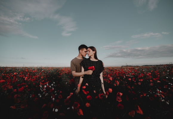 Noces de coquelicot : 8 idées cadeaux pour fêter vos 8 ans de mariage