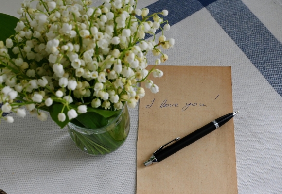 Quel cadeau offrir pour les noces de muguet ? Idées originales et pleines de tendresse