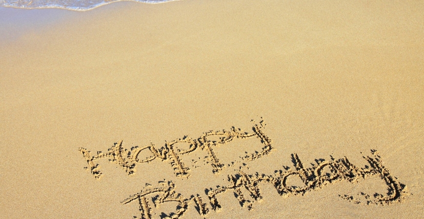 Organiser un anniversaire à la plage : idées et conseils pour une fête inoubliable
